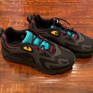 NEW Women’s Nike Air Max 200 Black Bordeaux